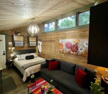 Regional District of Nanaimo Ski Chalet | Cozy Cabana with Large Private Outdoor Hot Tub