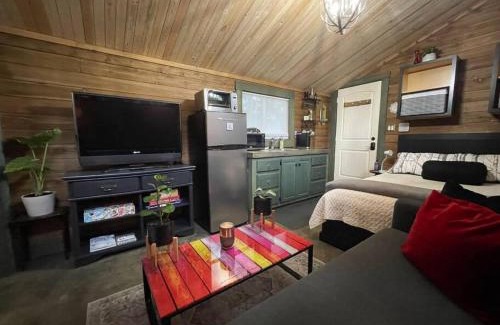 Regional District of Nanaimo Ski Chalet | Cozy Cabana with Large Private Outdoor Hot Tub