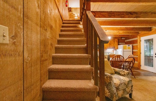 Blowing Rock Apartment | Cozy Cabin #10 - Sleeps 6 - Full kitchen + fireplace - between Boone & Blowing Rock NC
