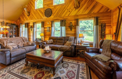 Mountain Base Cabin | Cozy Cabin 2 miles to Snowshoe on 7.5 acres~3BR+Loft~6 beds~Hot Tub~EV Charger