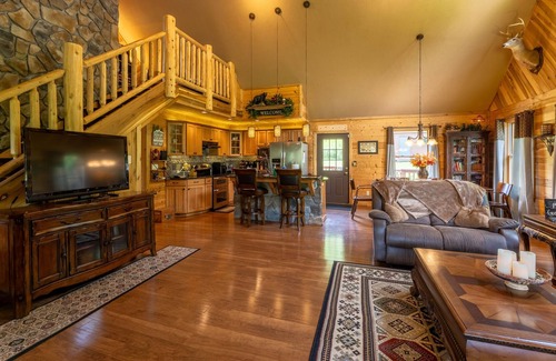 Mountain Base Cabin | Cozy Cabin 2 miles to Snowshoe on 7.5 acres~3BR+Loft~6 beds~Hot Tub~EV Charger