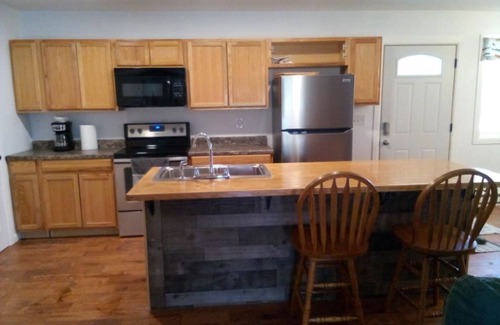 Carbondale Cabin | Cozy cabin a mile from lake and hiking.