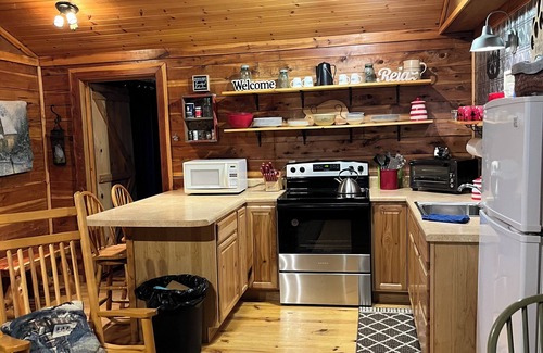 Jasper Cabin | Cozy Cabin across the street from the Arkansas Grand Canyon on Hwy 7