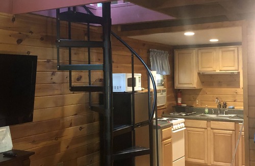 Whittier Cabin | Cozy Cabin at a GREAT price*