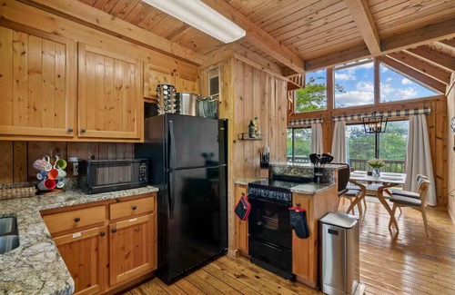Six Mile Cabin | Cozy Cabin at Lake Keowee