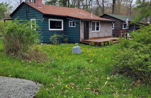 Greentown Cabin | Cozy cabin at Promised Land State Park. Pet-Friendly.