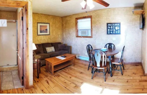 Rockaway Beach House | Cozy Cabin at the Lake - Close to Marina