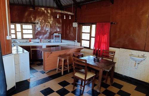 Oloitoktok Cabin | Cozy cabin at the foot of the Kilimanjaro with modern amenities and wifi