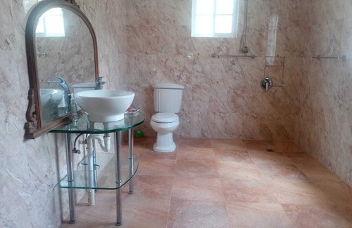 Santa Cruz Cottage | Cozy Cabin at the Steppes Estate - 20 mins from the beach