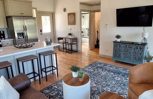 Tyler House | Cozy Cabin by the Lake