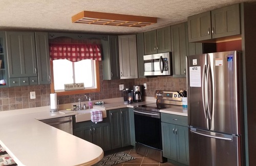 McHenry Cabin | Cozy Cabin by the Slopes - Minutes to the Wisp & Lake! Fire Pit - Hot Tub - Pool