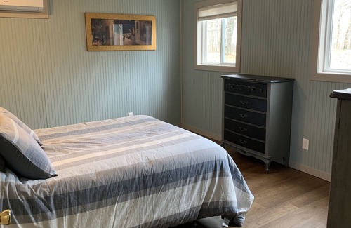 St. James Cabin | Cozy Cabin close to parks, rivers and wineries