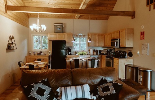 Port Angeles Cottage | Cozy Cabin+Dog Stay FREE+Hurricane Ridge+Olympic National Park