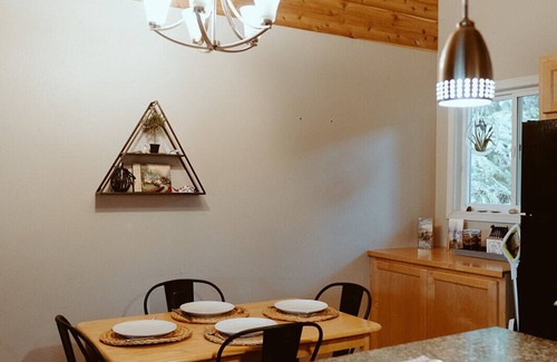 Port Angeles Cottage | Cozy Cabin+Dog Stay FREE+Hurricane Ridge+Olympic National Park