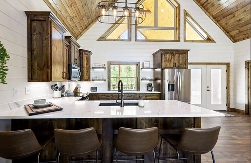 Pickens Cabin | Cozy cabin equipped with all the essentials and more just minutes from Hochatown