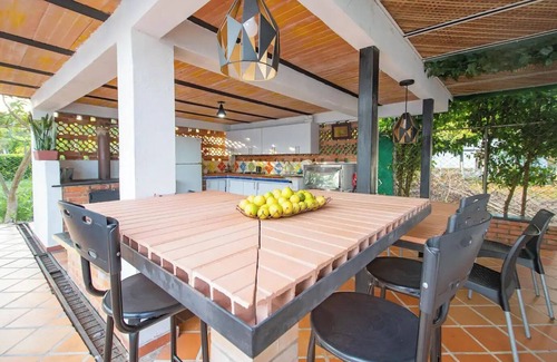 Apiay Cabin | Cozy cabin Family Room in wonderful Villavicencio with WiFi, AC