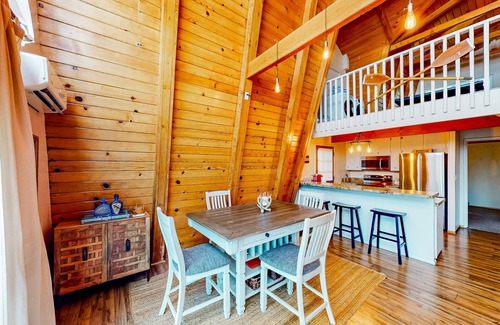 Groveland Cabin | Cozy Cabin | Farmhouse-style cabin in Groveland with gambrel knotty pine ceiling