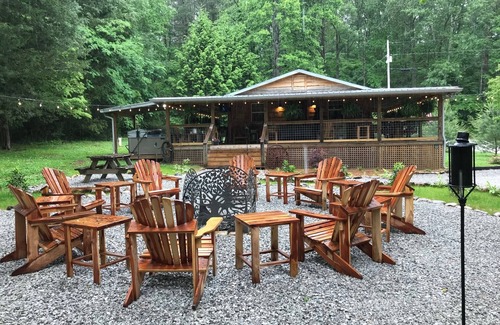 Rock Island Cabin | Cozy Cabin, Fire Pit, with Hot Tub Next To Rock Island State Park