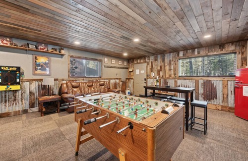Island Park Cabin | Cozy Cabin+foozball+Fire Pit+40 mins 2 YSNP!