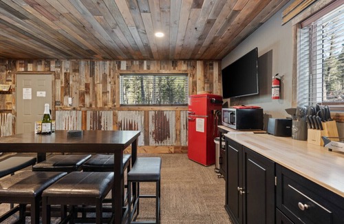 Island Park Cabin | Cozy Cabin+foozball+Fire Pit+40 mins 2 YSNP!