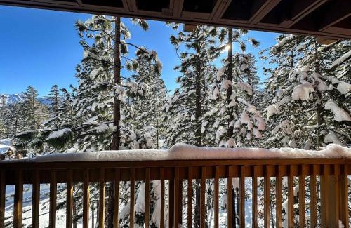 Mammoth Lakes House | Cozy Cabin for 6 - Near Canyon Lodge & Slopes