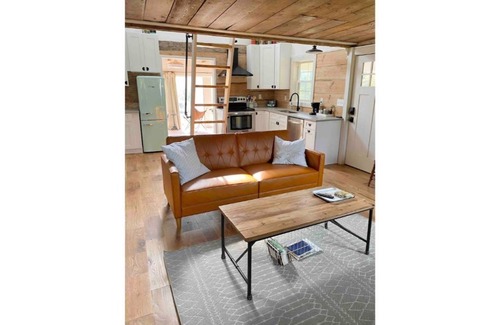 Goode Cabin | Cozy Cabin from 1890
