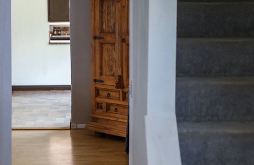Castle Rock House | Cozy Cabin, Gateway to Mount St. Helens w/Hot Tub