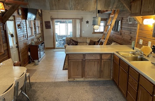 Wheeler County Cabin | Cozy cabin getaway at the Lake