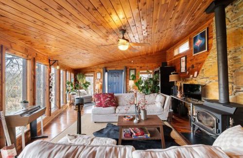 Lobelville House | Cozy Cabin Getaway on Buffalo River with HUGE Patio