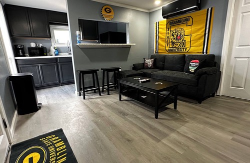 Grambling House | Cozy Cabin Guest Home Just 5 Minutes Walking To GSU