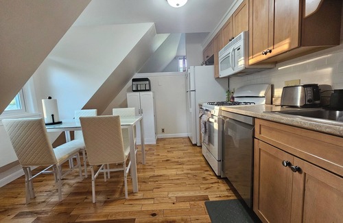 Hancock Cabin | Cozy cabin > Hottub, WiFi, AC. Easy access to outdoors activities year around