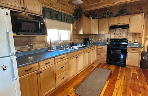 Meeker Cabin | Cozy cabin in beautiful Meeker, CO-10 miles from town, perfect for OHV travelers