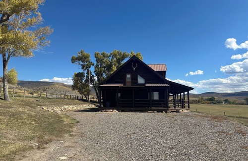 Meeker Cabin | Cozy cabin in beautiful Meeker, CO-10 miles from town, perfect for OHV travelers