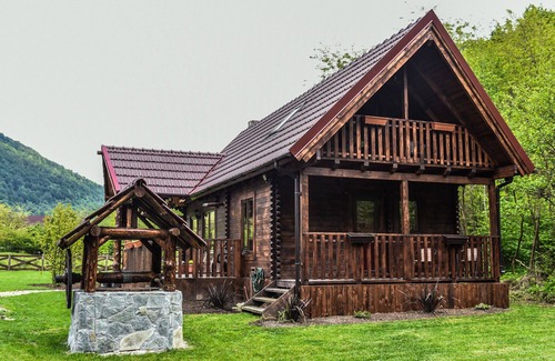 Turnu Ruieni Cabin | Cozy Cabin in Carpathian Mountains
