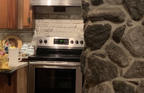 Fairlea Cabin | Cozy cabin in downtown Lewisburg WV close to snowshoe sky resort