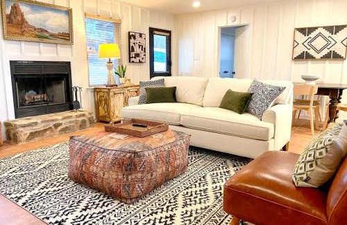 Ingram House | Cozy Cabin in Ingram, Texas for Romantic Weekends Away