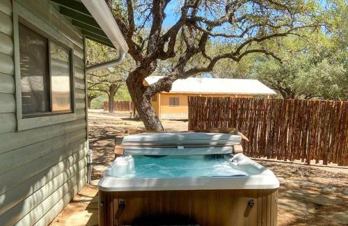 Ingram House | Cozy Cabin in Ingram, Texas for Romantic Weekends Away