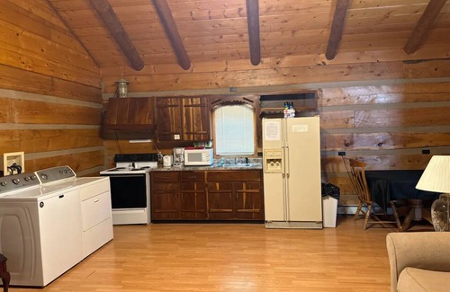 Seneca Rocks Cabin | Cozy cabin in lovely Seneca Rocks WV with WiFi, smart TVs and jucuzzi tub