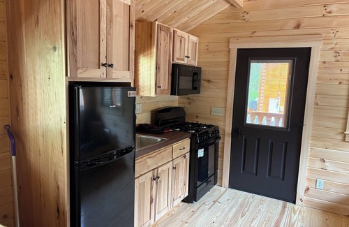 Trenton Cabin | Cozy cabin in lovely Trenton with WiFi, AC