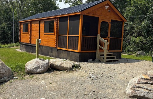 Trenton Cabin | Cozy cabin in lovely Trenton with WiFi, AC