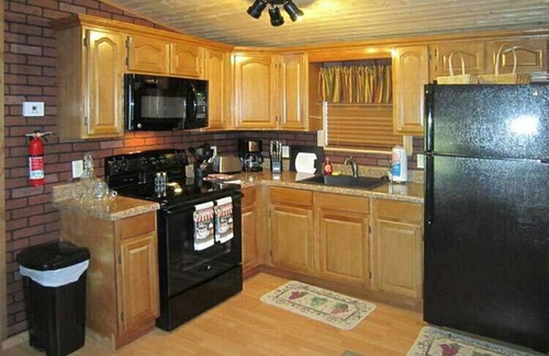 Inverness Cabin | Cozy Cabin in riverfront resort