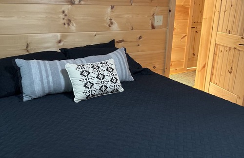 Lake Lure Cabin | Cozy Cabin in Rumbling Bald, Pet friendly with views of the rolling creek