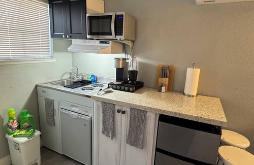 Summerlin Cabin | Cozy cabin in safe neighborhood fabulous Las Vegas with WiFi, AC