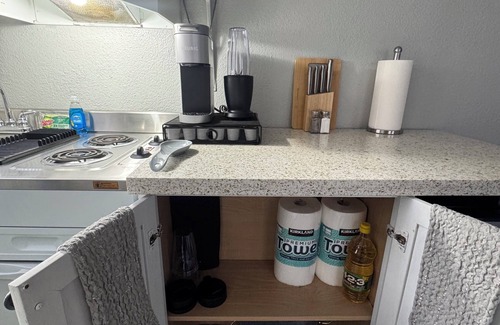 Summerlin Cabin | Cozy cabin in safe neighborhood fabulous Las Vegas with WiFi, AC