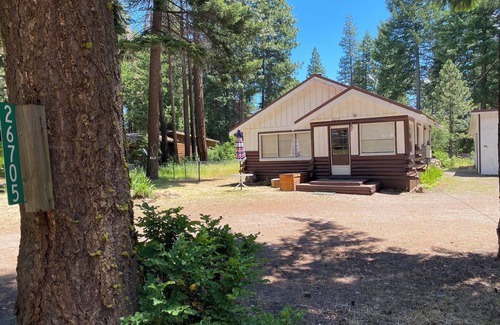 Klamath Lake Cabin | Cozy cabin in serene Rocky Point near Klamath Lake