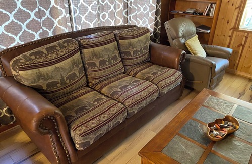 Klamath Lake Cabin | Cozy cabin in serene Rocky Point near Klamath Lake