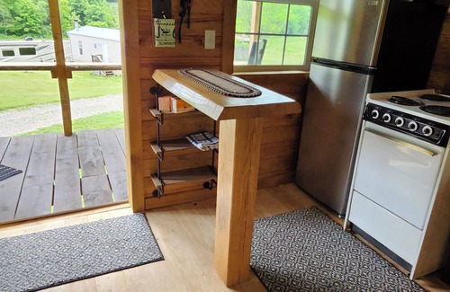 Smith Cabin | Cozy cabin in Sneedville Tennessee heart of the Appalachian Mountains.