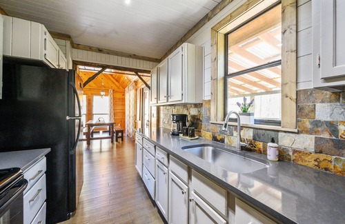 Broken Bow Cabin | Cozy Cabin in Supreme Location Near Lake! For Families & Couples