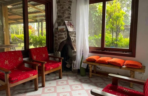 Bellavista House | Cozy Cabin in the Galapagos Islands - Free Bikes