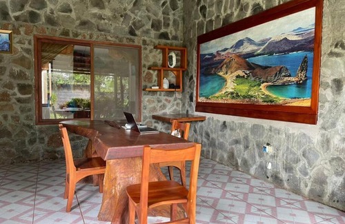 Bellavista House | Cozy Cabin in the Galapagos Islands - Free Bikes